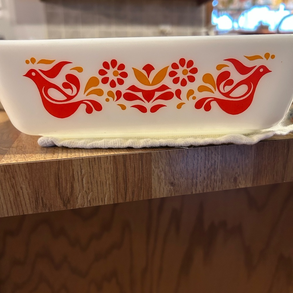 Vintage Pyrex #500. 1 1/2 qt baking dish